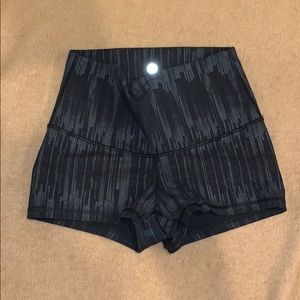 Lululemon spanx/shorts
